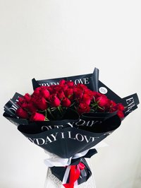 Bouquet of 59 red roses wrapped in black paper with 'Everyday I Love You' text.