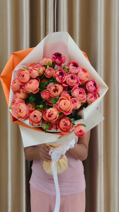 Small spray, nine spray roses, of any color