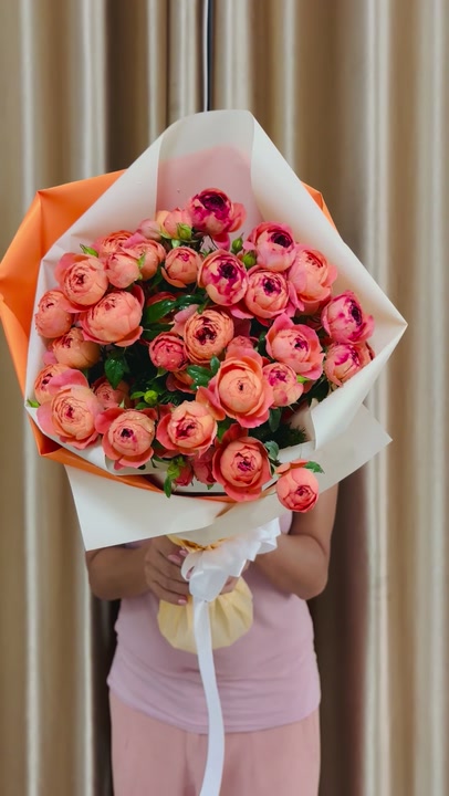 Small spray, nine spray roses, of any color