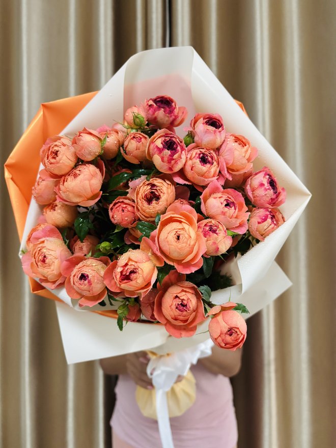 Small spray, nine spray roses, of any color
